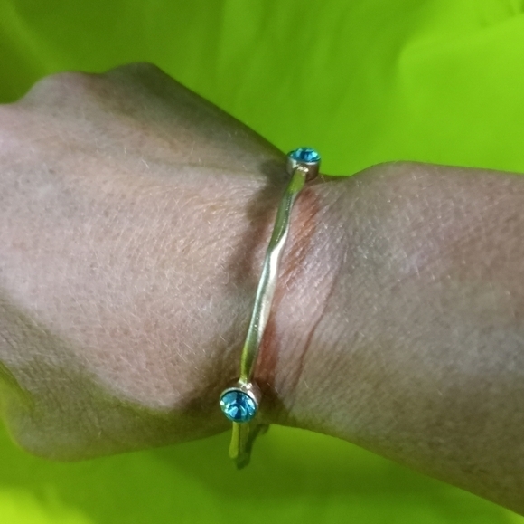 Goldtone blue crystal Bangle bracelet - Picture 5 of 5